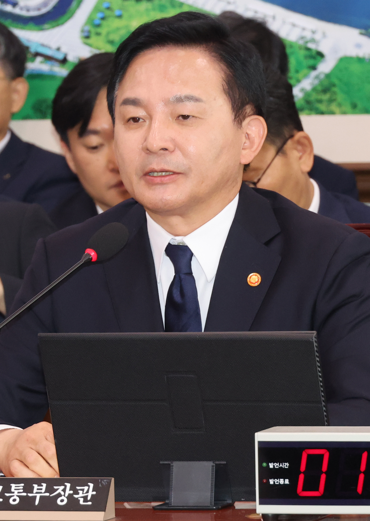 원희룡 국토교통부 장관이 30일 국회 국토교통위원회 전체회의에서 답변하고 있다. [연합]