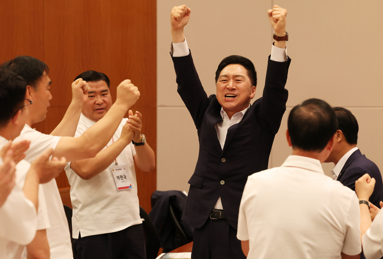 김기현 국민의힘 대표가 30일 오후 경기도 광주시 곤지암 리조트에서 열린 경기도의회 국민의힘 현장정책회의에서 인사하고 있다. [연합]