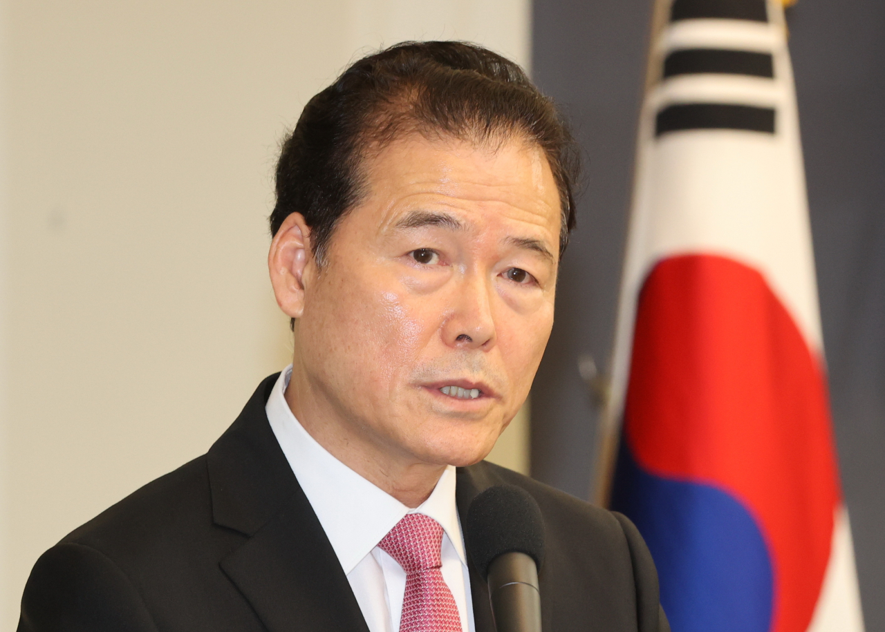 통일부는 31일 “전날 북한인권법에 따라 북한인권재다 이사와 제2기 북한인권증진자문위원회 위원 추천을 요청하는 공문을 국회에 발송했다”고 밝혔다. 지난 24일 북한 인권 문제 해결을 위한 정책 구조 개편 및 국내외 협력 강화 방안 세미나에서 축사하는 김영호 통일부 장관. [연합]