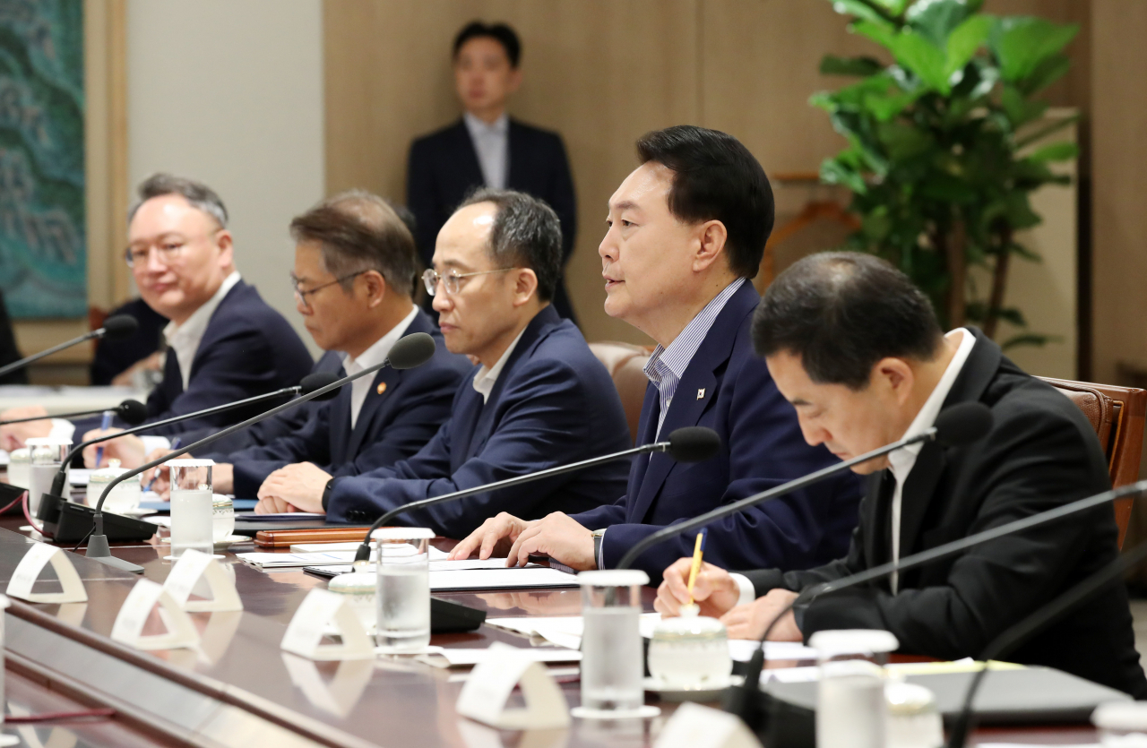 윤석열 대통령이 31일 서울 용산 대통령실 청사에서 열린 제19차 비상경제민생회의에서 발언하고 있다. [연합]