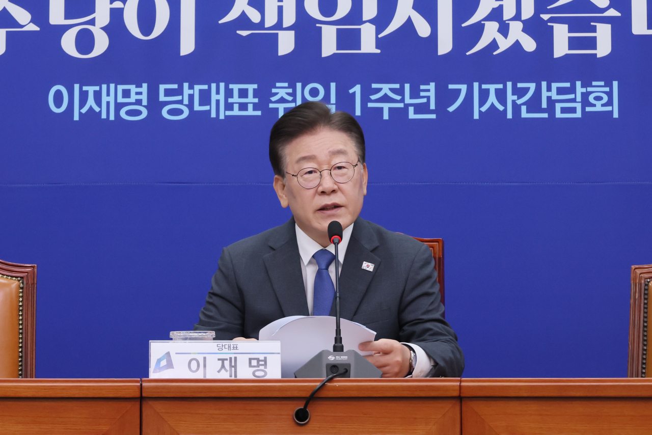 이재명 더불어민주당 대표가 31일 국회에서 당 대표 취임 1주년 기자간담회를 하고 있다. [연합]