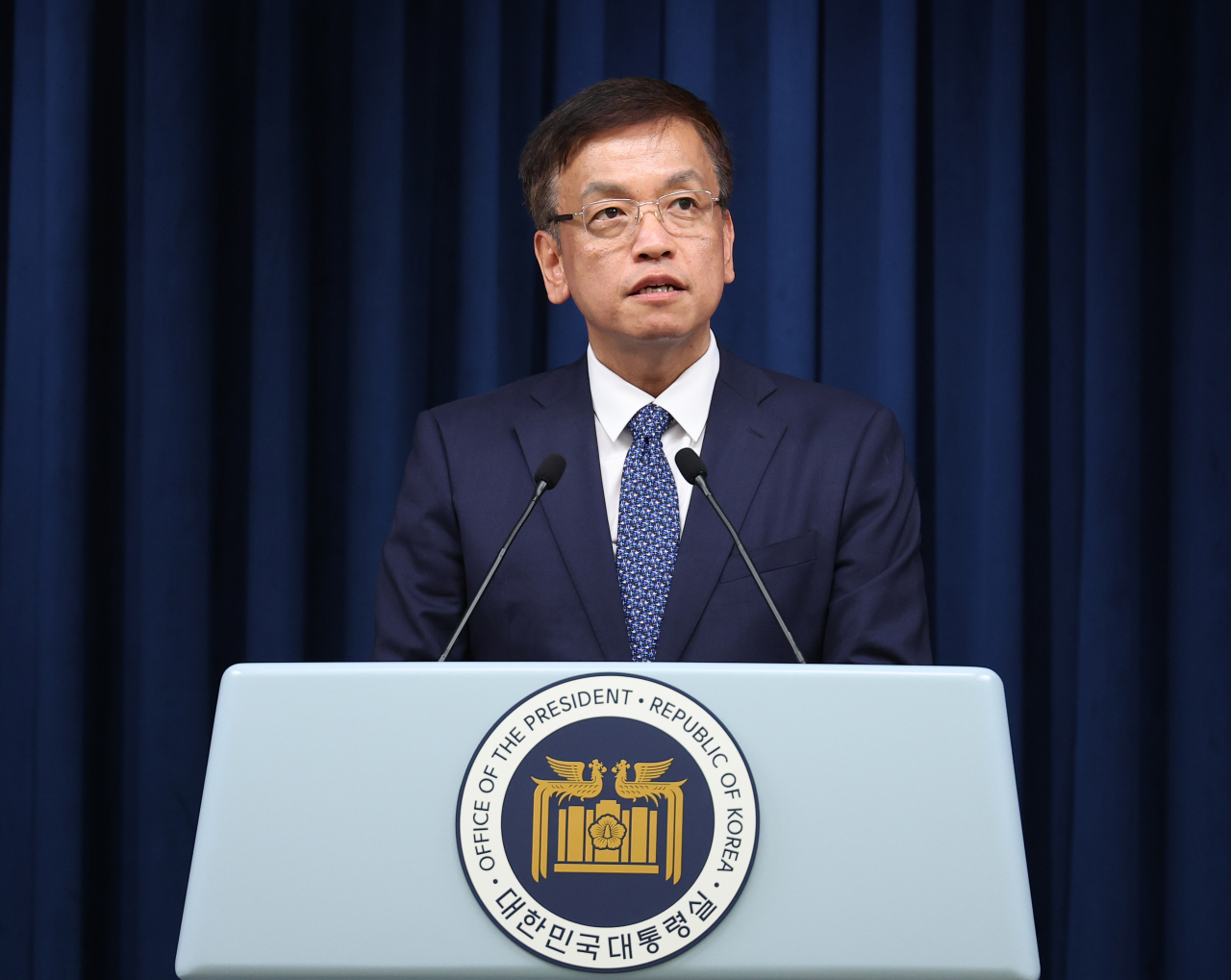 최상목 대통령실 경제수석이 31일 서울 용산 대통령실 청사에서 윤석열 대통령의 인도네시아, 인도 순방 경제일정 관련 브리핑을 하고 있다. [연합]