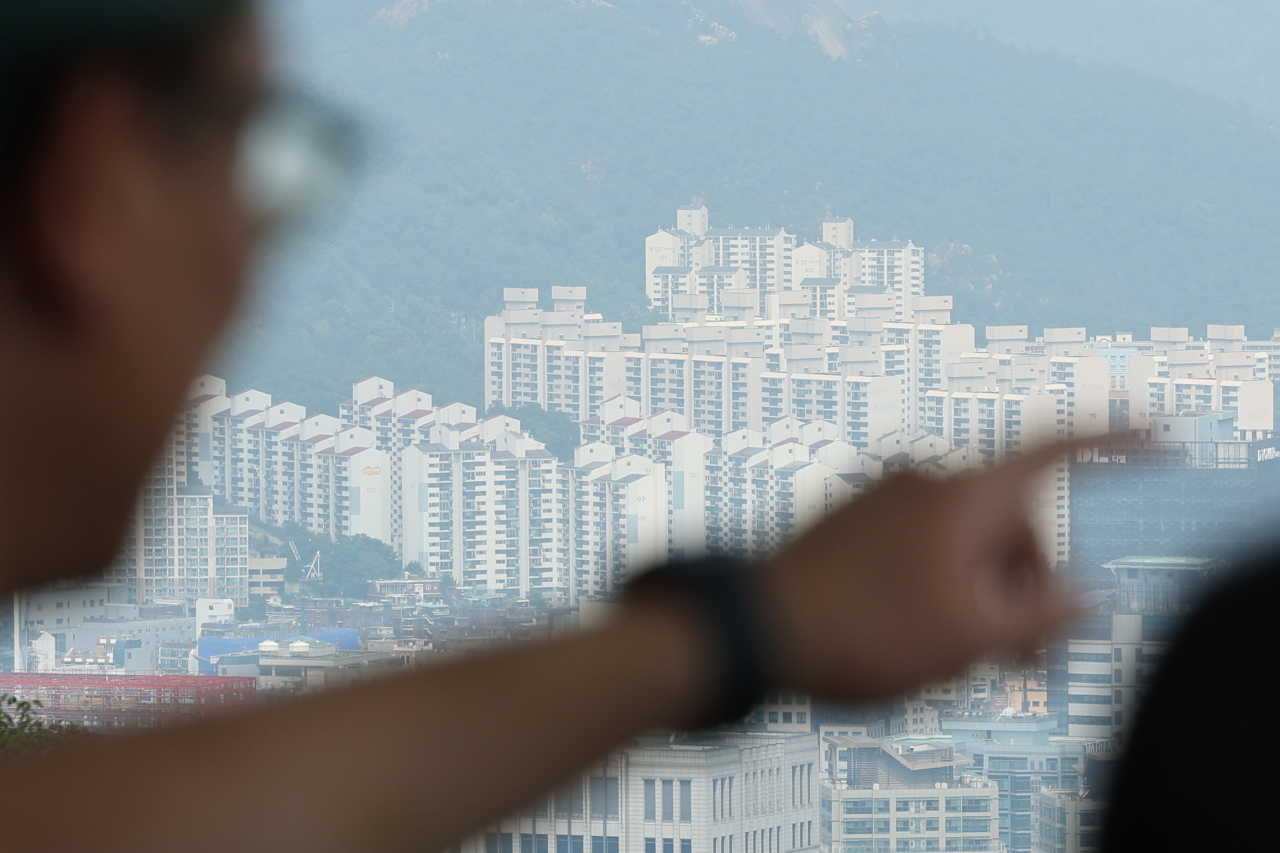 서울 남산에서 본 한 아파트 단지 풍경.[연합]