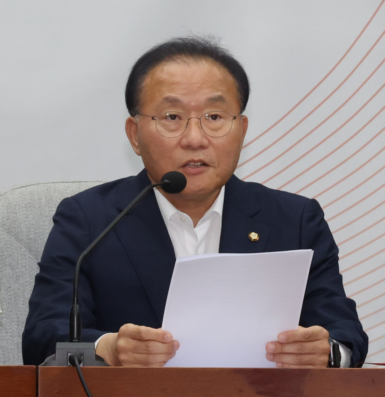 윤재옥 국민의힘 원내대표가 1일 국회에서 원내대책회의를 하고 있다. [연합]