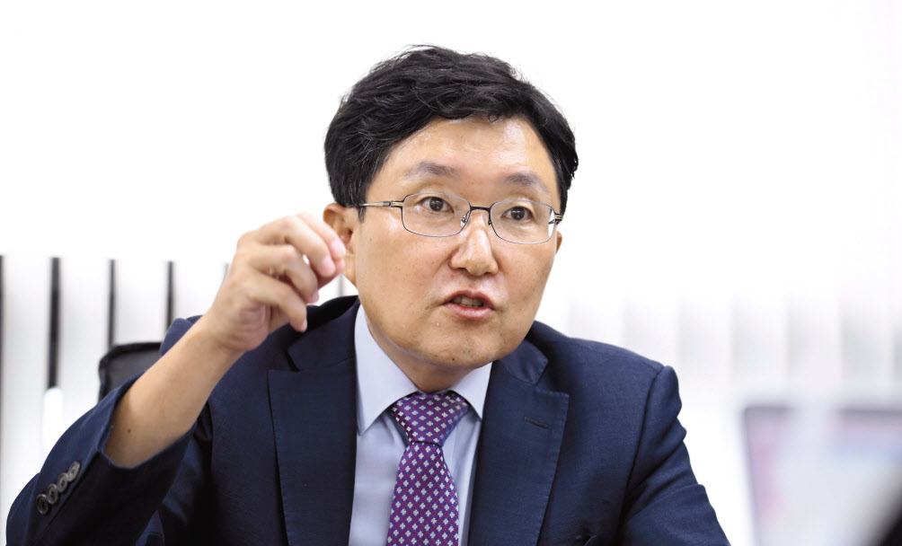 김용태 한국보험대리점협회장이 지난달 29일 서울 종로구 보험대리점협회에서 헤럴드경제와 인터뷰를 하고 있다. 이상섭 기자