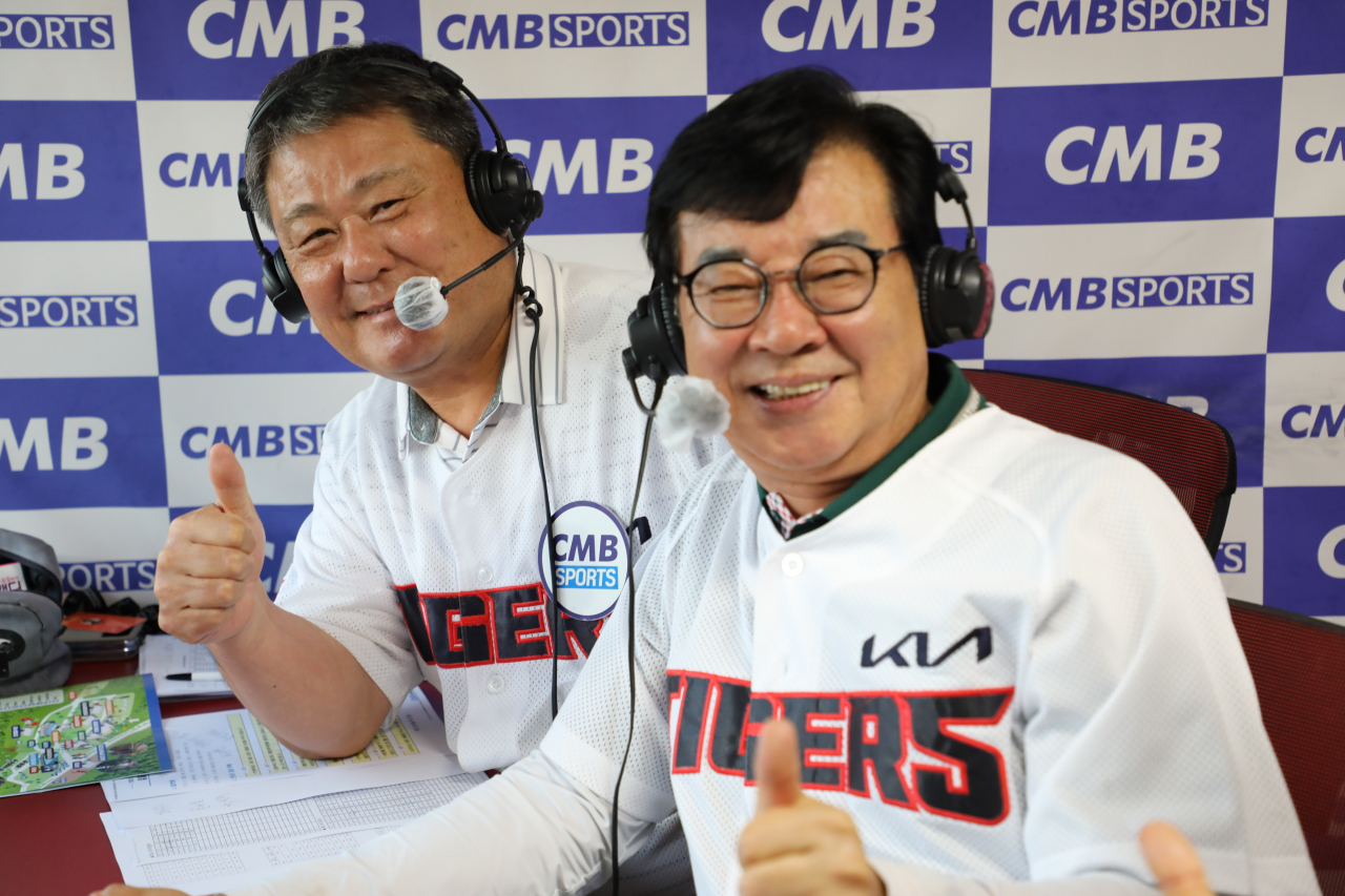 장흥군수가 프로야구 일일 명예해설위원으로 참석해 2023 대한민국 통합의학 박람회를 홍보하고 나섰다.