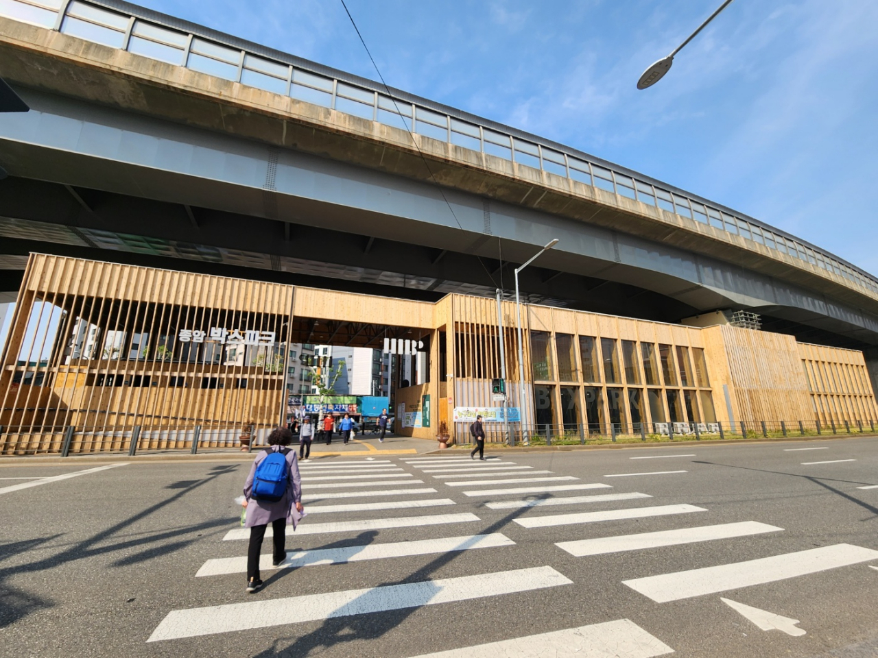 Jongam Square in Seoul, designed by architect Park Chung-whan (Kim Hoo-ran/The Korea Herald)