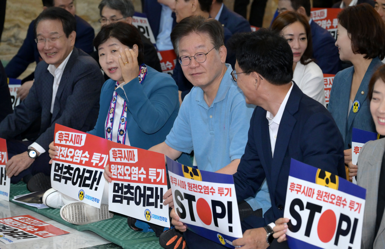 ‘日오염수 국민적 우려’도 무소용…최저치 찍은 野지지율[數싸움]