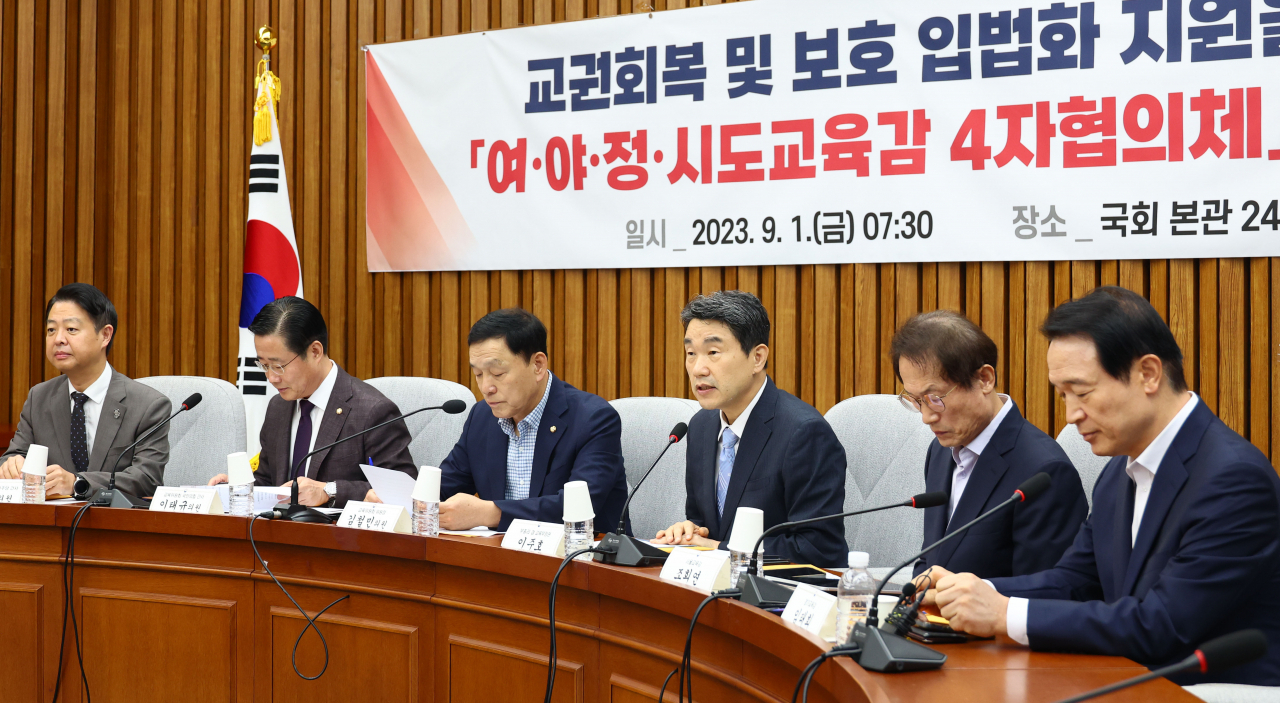 이주호 교육부 장관이 1일 오전 서울 여의도 국회에서 열린 교권회복 및 보호 입법화 지원을 위한 '여-야-정-시도교육감 4자협의체' 2차회의에서 발언을 하고 있다. 이상섭 기자