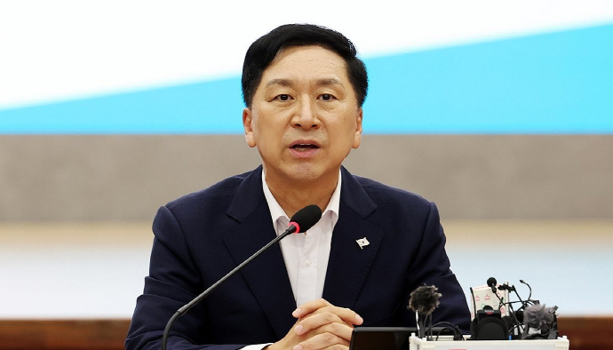 국민의힘 김기현 대표가 지난달 31일 전남 순천시 순천만국제습지센터에서 열린 현장 최고위원회에서 발언하고 있다.[연합]