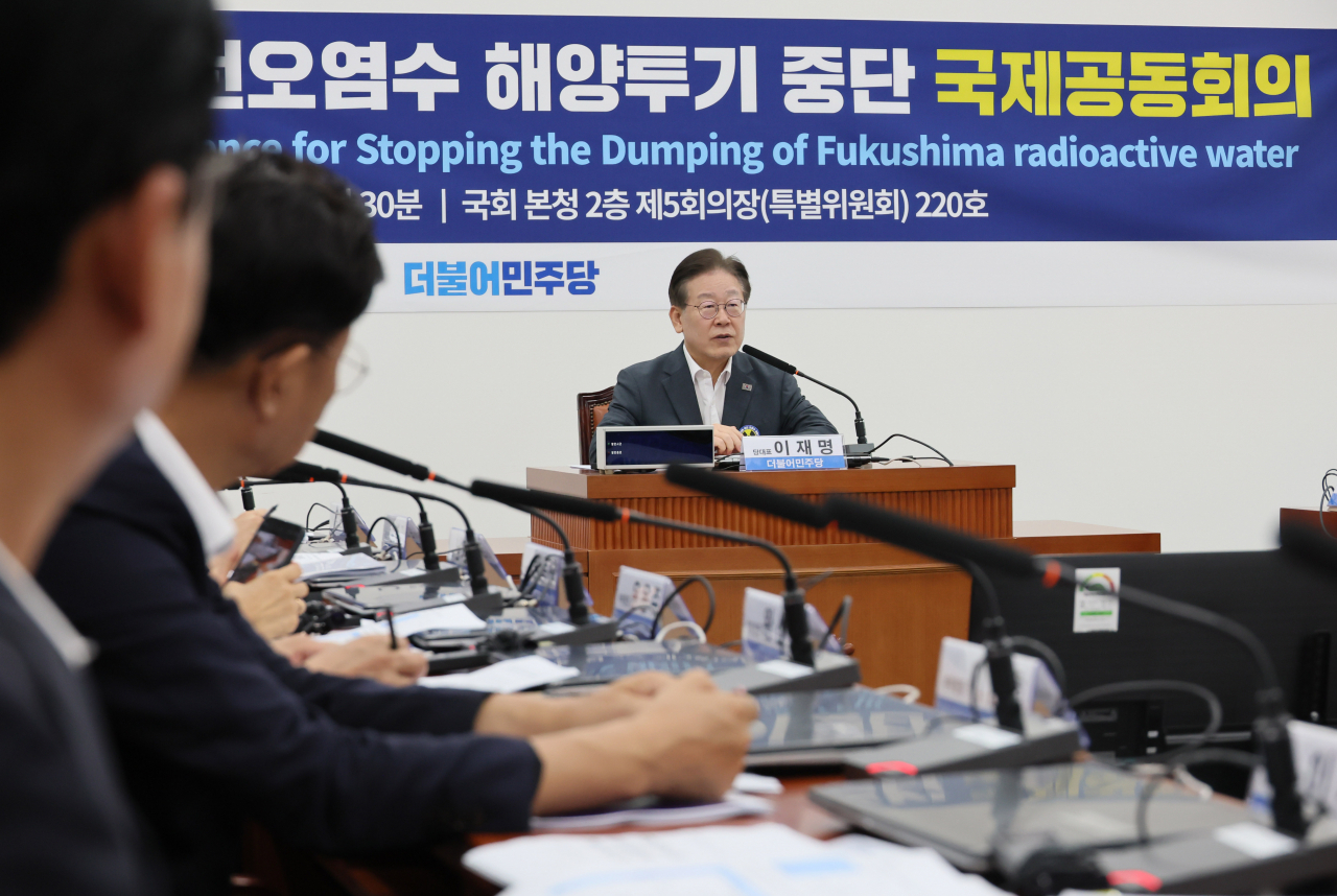 더불어민주당 이재명 대표가 4일 오후 국회에서 열린 후쿠시마 원전오염수 해양투기 중단 국제공동회의에서 인사말을 하고 있다. 연합뉴스