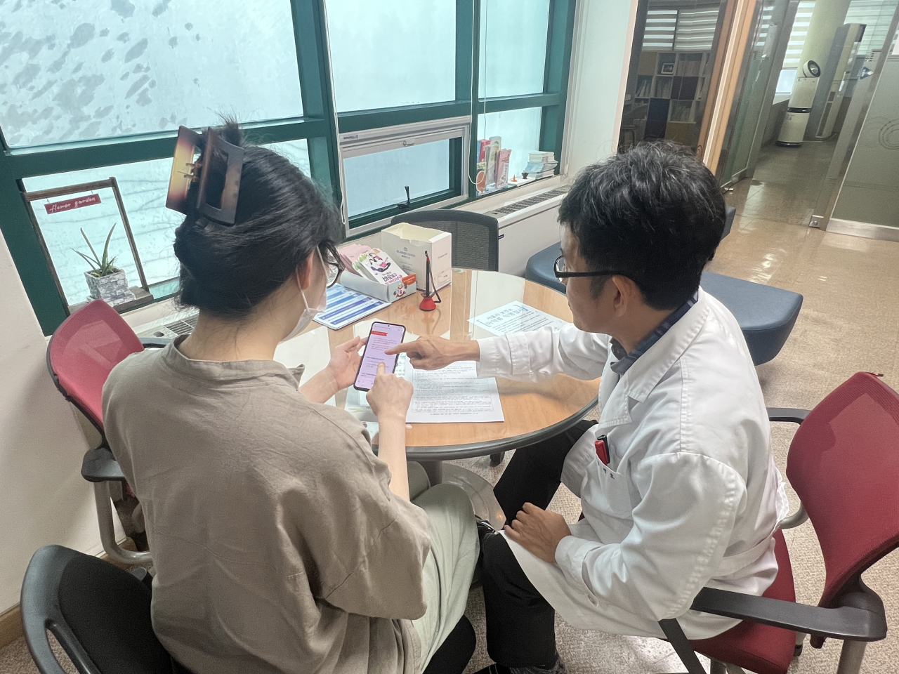 서울 중구에서 마약류 익명 검사를 진행하고 있는 모습. [서울 중구 제공]