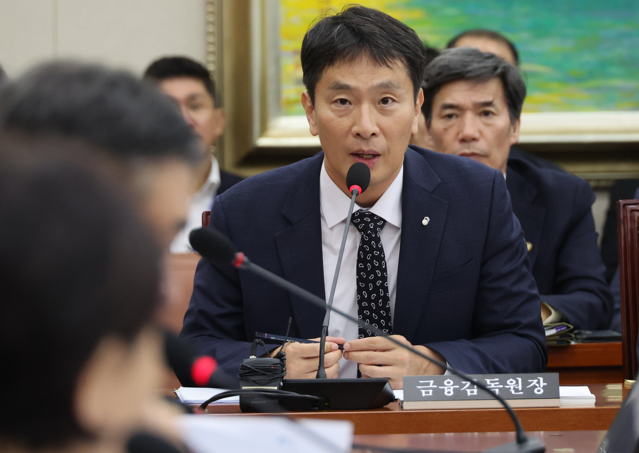 4일 국회 정무위원회에서 이복현 금융감독원장이 답변하고 있다. [연합]
