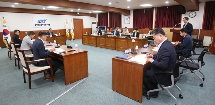4일 광양만권경제자유구역청에서 조합 회의가 열리고 있다.
