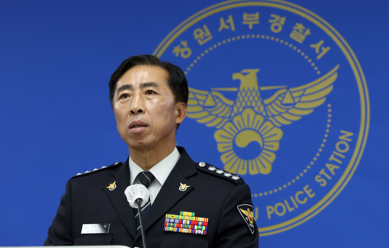 김현식 경남 창원서부경찰서장이 5일 오전 창원시 의창구 창원서부경찰서에서 '피해금 1천100억원대 고수익 미끼 투자 사기' 수사 관련 브리핑을 하고 있다. [연합]