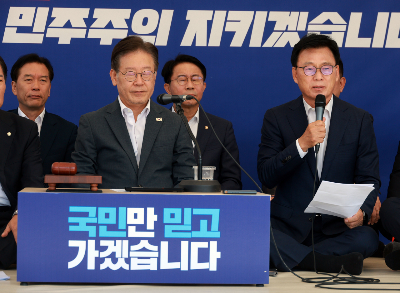 박광온 더불어민주당 원내대표가 6일 국회 앞 단식투쟁 천막에서 열린 최고위원회의에서 발언하고 있다. [연합]