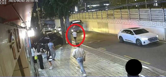 사건 당일 신모씨가 피해자를 구호조치 하지 않은 채 사고현장을 이탈하는 장면[서울중앙지검 제공]