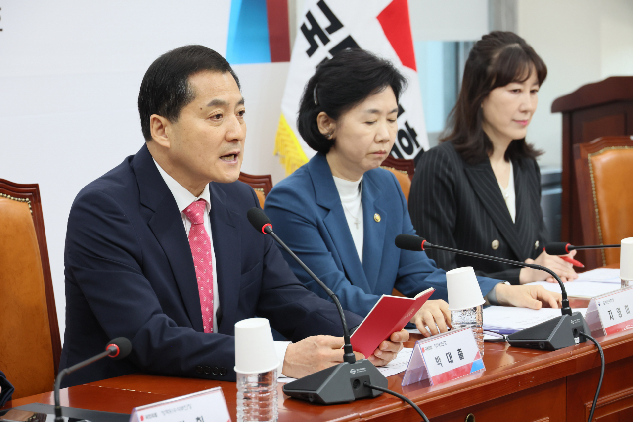 박대출 국민의힘 정책위의장이 6일 국회에서 열린 백신피해보상 당·정협의회에서 발언하고 있다. [연합]