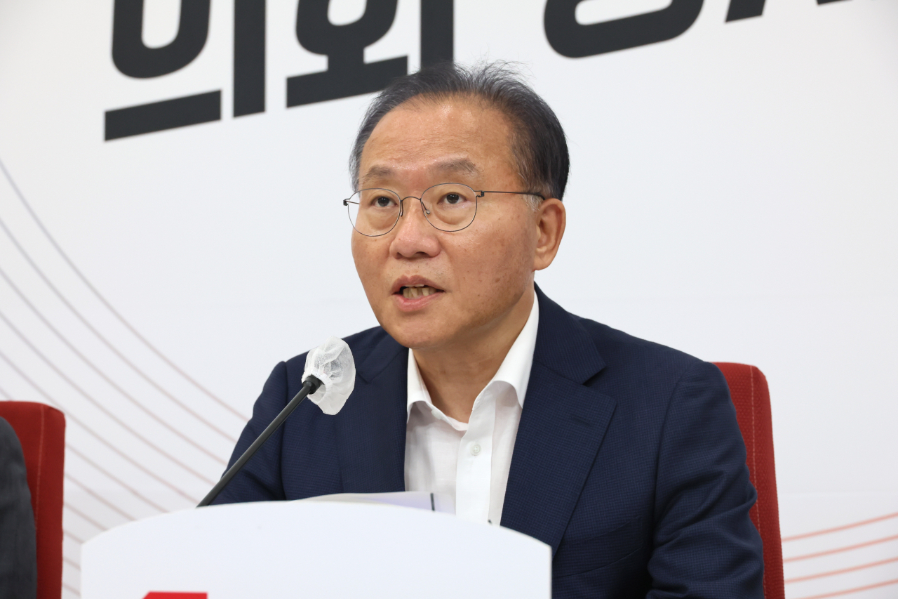 윤재옥 국민의힘 원내대표가 6일 국회에서 열린 '대선 공작 게이트' 대응 긴급 대책회의에서 발언하고 있다. [연합]