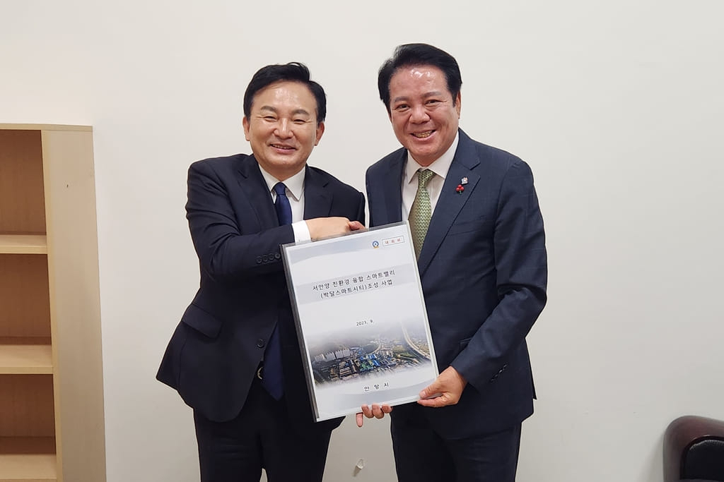 최대호 안양시장(오른쪽)과 원희룡 장관(왼쪽)
