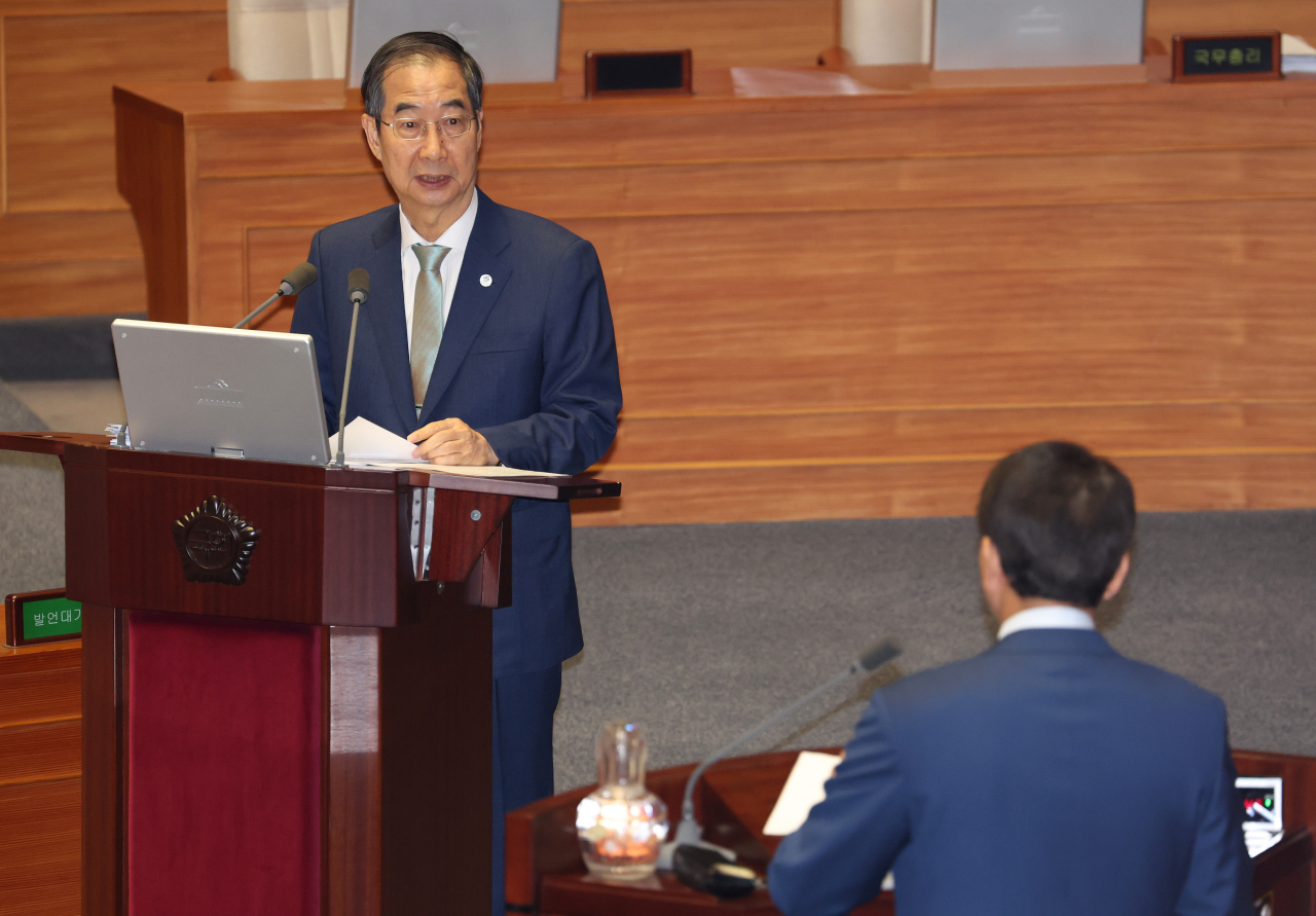 한덕수 국무총리가 6일 국회에서 열린 본회의 대정부질문에서 국민의힘 성일종 의원의 질의에 답하고 있다. [연합]