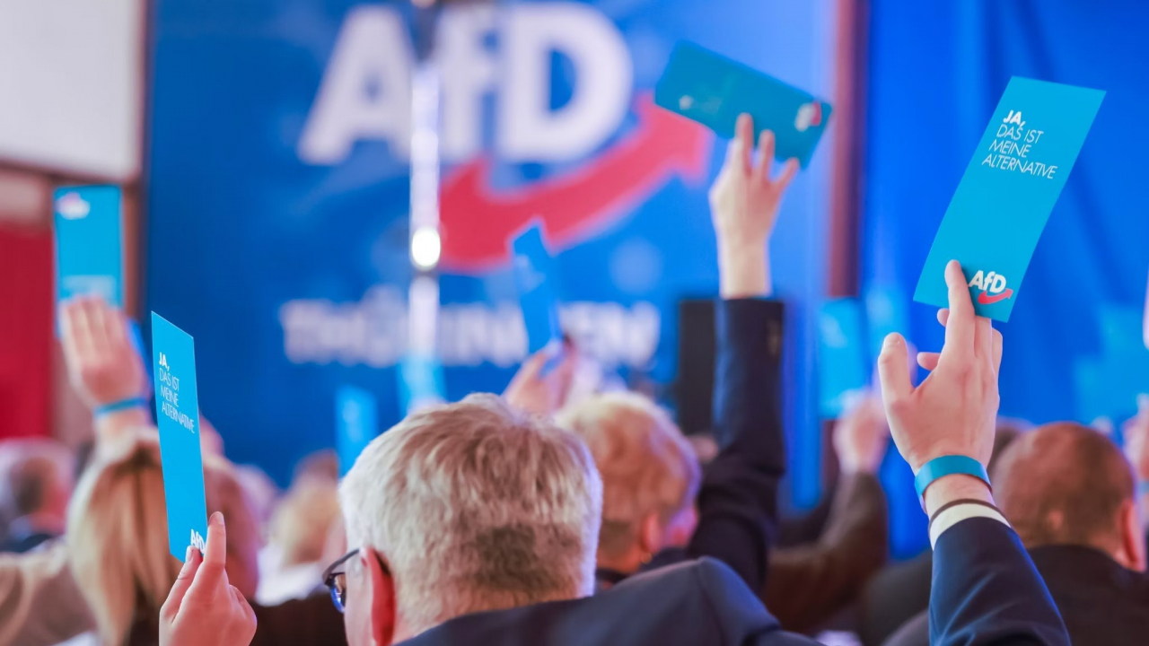 극우 정당인 ‘독일을위한대안당(AfD)’의 인기가 심상치 않다. 2025년 총선에서 현 집권여당인 사민당에 투표하겠다는 응답자보다 AfD에 투표하겠다는 응답자가 더 많은 것으로 나타났다.[dpa]