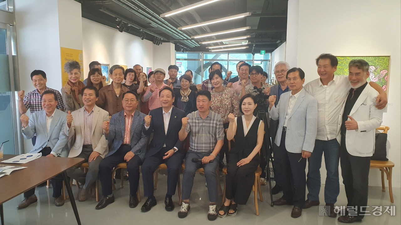 임택 동구청장이 6일 충장로 상인 및 주민들과 충장축제 성공개최를 위한 간담회를 개최했다. 서인주 기자