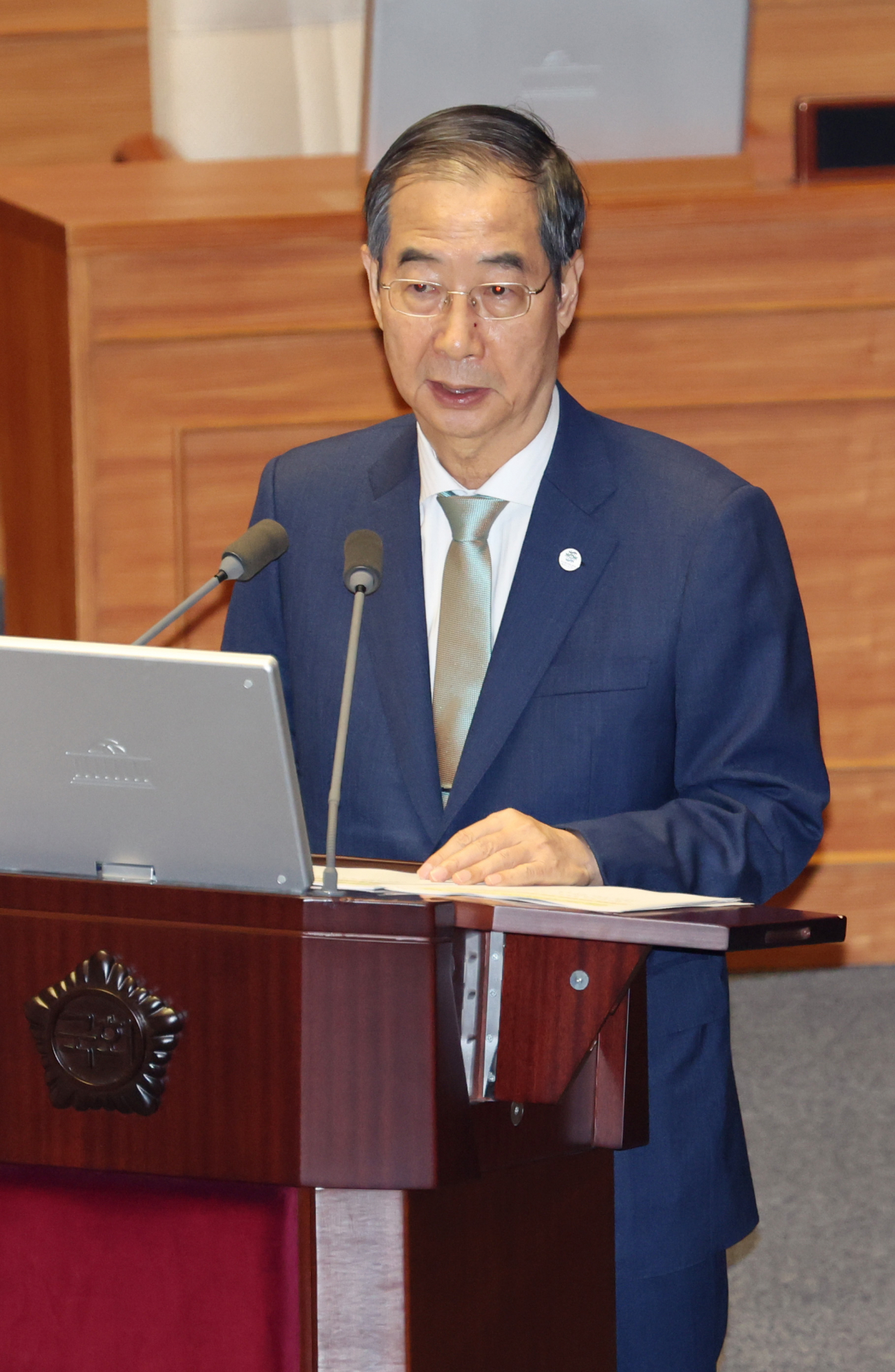 한덕수 국무총리가 6일 국회에서 열린 본회의 대정부질문에서 국민의힘 성일종 의원의 질의에 답하고 있다. [연합]