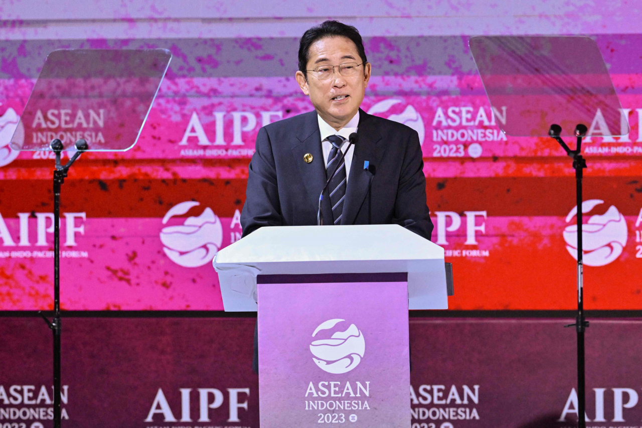 기시다 후미오 일본 총리가 6일(현지시간) 인도네시아 자카르타에서 열린 '아세안(ASEAN·동남아시아국가연합) 인도·태평양 포럼' 도중 연설하고 있다. [연합]