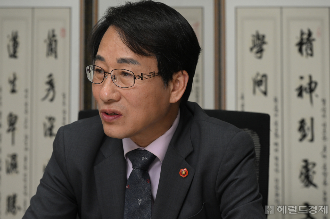 이원욱 더불어민주당 의원이 20일 서울 영등포구 여의도 국회 의원회관에서 헤럴드경제와 인터뷰를 하고 있다. 임세준 기자