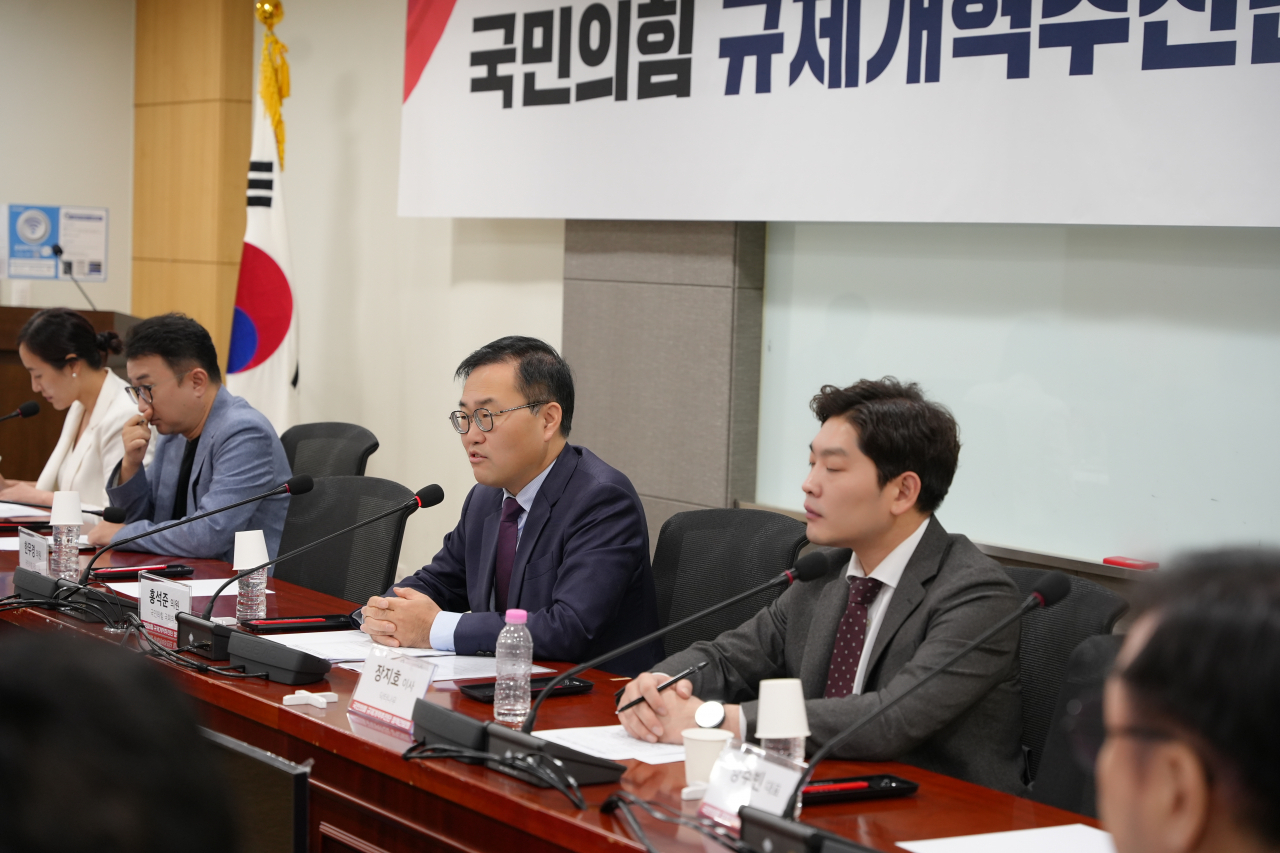 7일 국회 의원회관에서 열린 국민의힘 규제개혁추진단 스타트업 정책간담회에서 홍석준 규제개혁추진단장이 발언하고 있다. [홍석준 의원실 제공]
