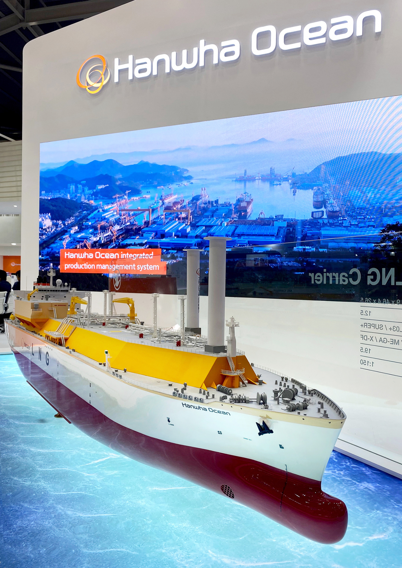 한화오션이 가스텍2023에서 전시한 그린십(Greenship) LNG 운반선의 모습. 탄소포집창 등 차세대 친환경 기술을 대거 적용해 온실가스 배출을 억제한 고효율 친환경 선박으로 ‘녹색선박’이라고도 불린다. [한화오션 제공]