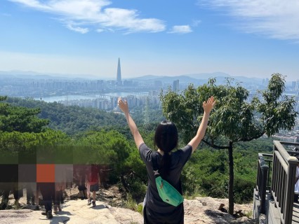 [Weekender] Hiking, a newfound hobby for young Koreans