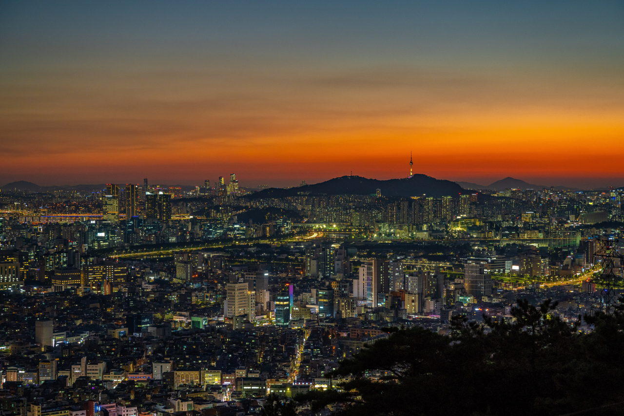 동쪽 아차산에서 서쪽으로 보는, 서울 관통 일몰 풍경