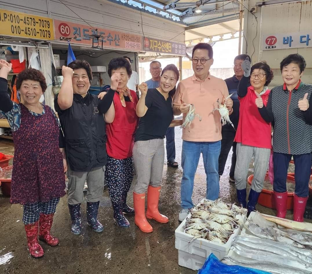 박지원 전 국정원장이 해남·진도·완도 지역구로 22대 총선 출마을 결심하고 본격적인 활도에 들어갔다