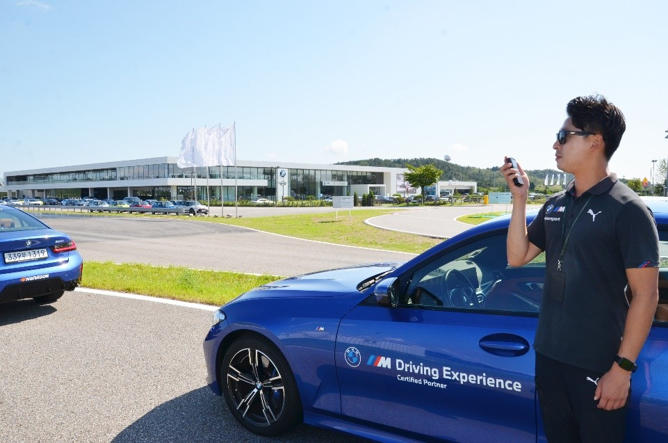 아이디스파워텔이 BMW 드라이빙 센터에 LTE 무전기 ‘라져(RADGER)’ Lite2 110대를 공급했다. [아이디스파워텔 제공]