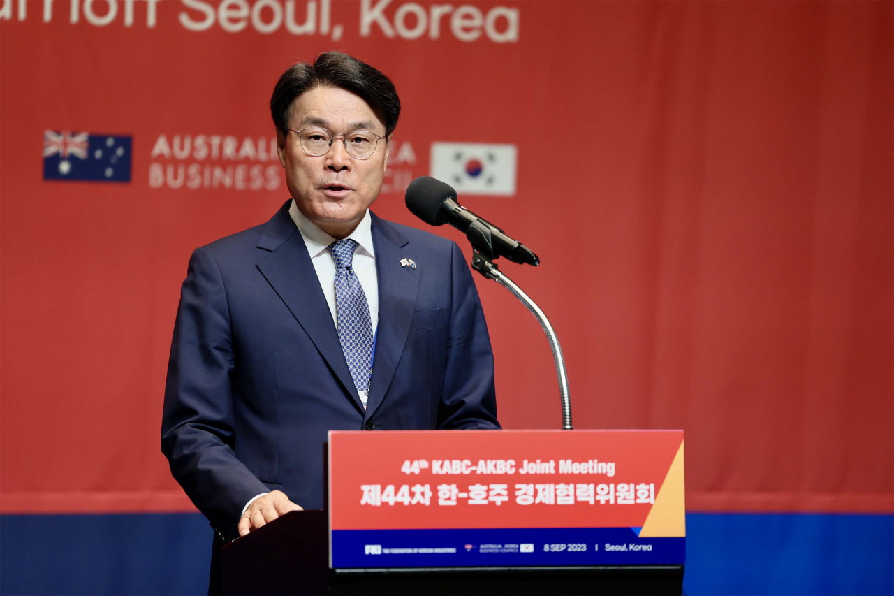 최정우 한-호주 경제협력위원장(포스코그룹 회장)이 8일 서울 서초구 JW매리어트에서 열린 '제44차 한-호주 경제협력위원회' 연례회의에서 개회사를 하고 있다. [포스코홀딩스 제공]