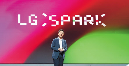 박일평 LG사이언스파크 대표가 7일 서울 마곡 LG사이언스파크에서 진행된 ‘스파크(SPARK)’ 행사의 개회인사를 하고 있다. [LG그룹 제공]