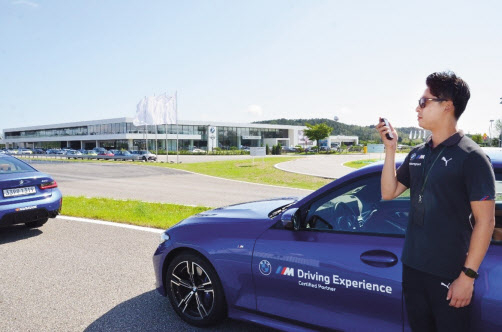 아이디스파워텔이 BMW 드라이빙 센터에 LTE 무전기 ‘라져(RADGER)’ Lite2 110대를 공급했다. [아이디스파워텔 제공]