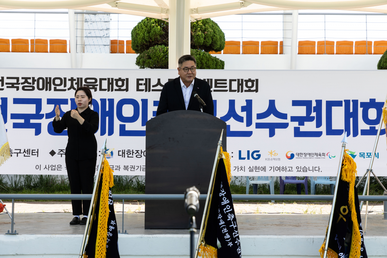 구본엽 LIG 사장이 8일 목포국제축구센터에서 열린 ‘LIG 2023 전국장애인축구선수권대회’ 개회식에서 축사를 하고 있다. [LIG 제공]