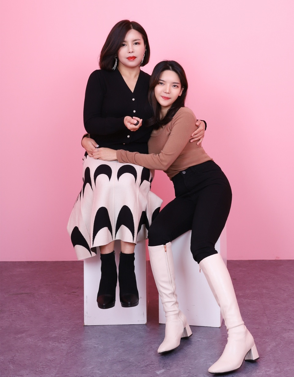 생전의 故문새연씨와 최은화씨 모습. [최은화씨 제공]