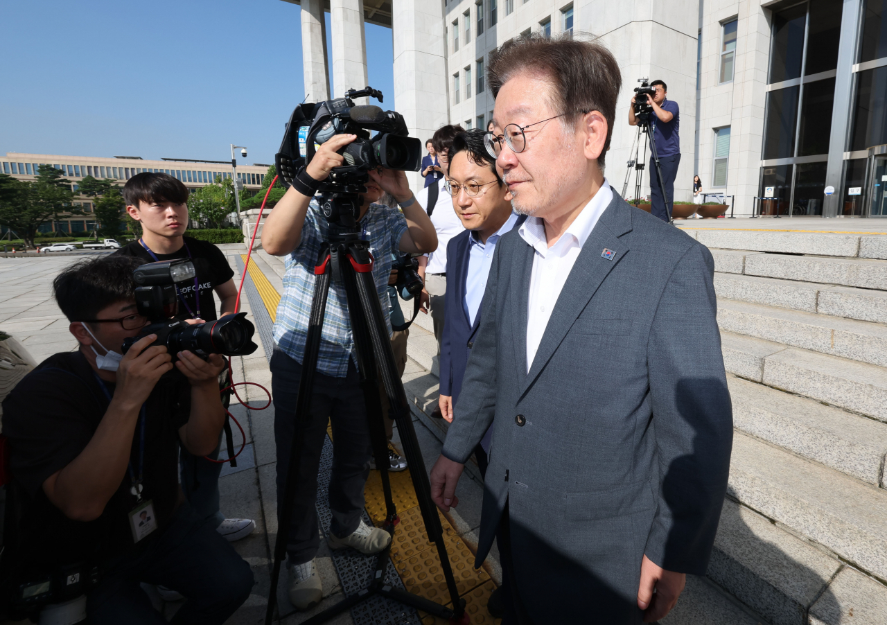 이재명 더불어민주당 대표가 9일 오전 여의도 국회를 나와 수원지검으로 향하고 있다. [연합]