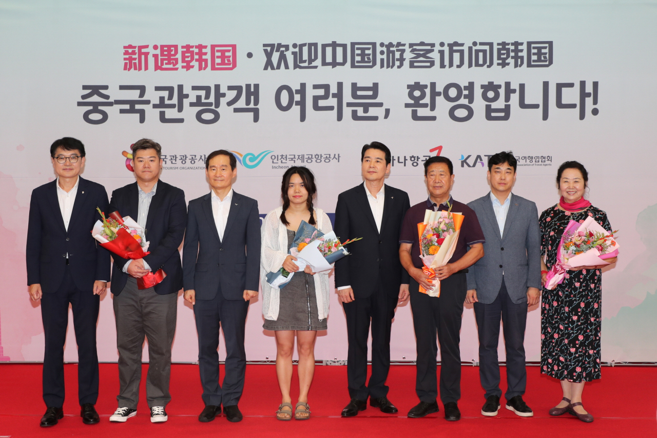 중국인 단체관광객 환영행사 [한국관광공사 제공]