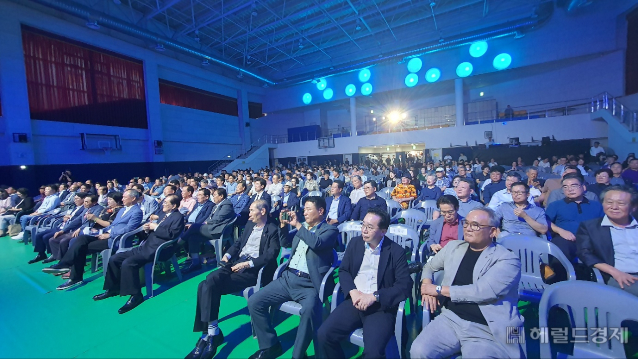 9일 노형욱 전 국토교통부 장관이 고향 광주에서 출판기념회를 열었다. 33도의 땡볕 더위에도 출판기념회에는 2000여명의 인파가 몰렸다. 서인주 기자