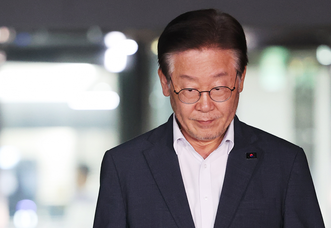 이재명 더불어민주당 대표가 지난 9일 오후 경기도 수원시 영통구 수원지방검찰청에서 '쌍방울 그룹 대북 송금' 의혹 관련 조사를 마친 후 나오고 있다. [연합]