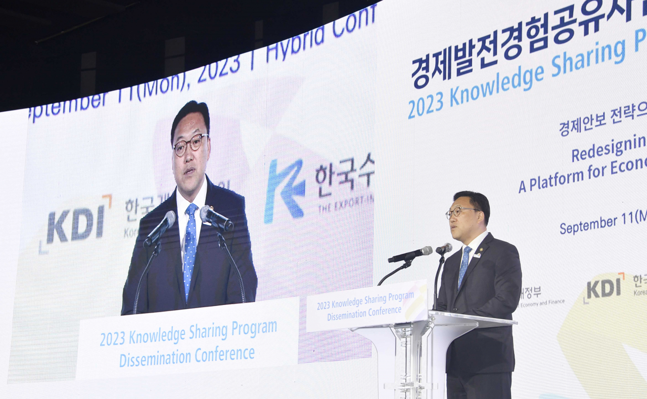 김병환 기획재정부 wp1차관이 11일 서울 중구 웨스틴조선호텔에서 열린 ‘2023 경제발전경험공유사업(KSP) 성과공유컨퍼런스’에 참석, 개회사를 하고 있다.[기획재정부 제공]