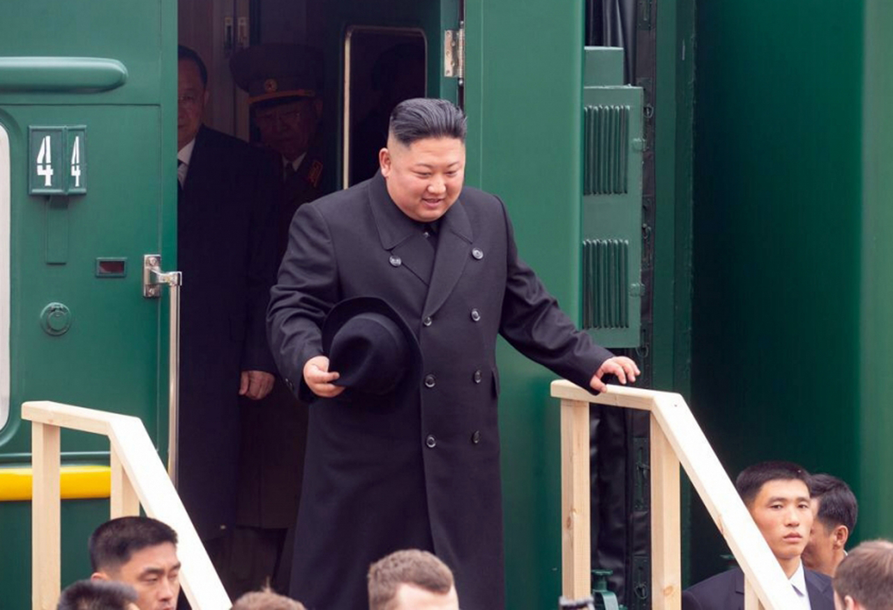 김정은 북한 국무위원장이 탑승한 것으로 보이는 열차가 블라디미르 푸틴 러시아 대통령과 정상회담을 위해 러시아를 향해 출발한 것으로 알려졌다. [연합]