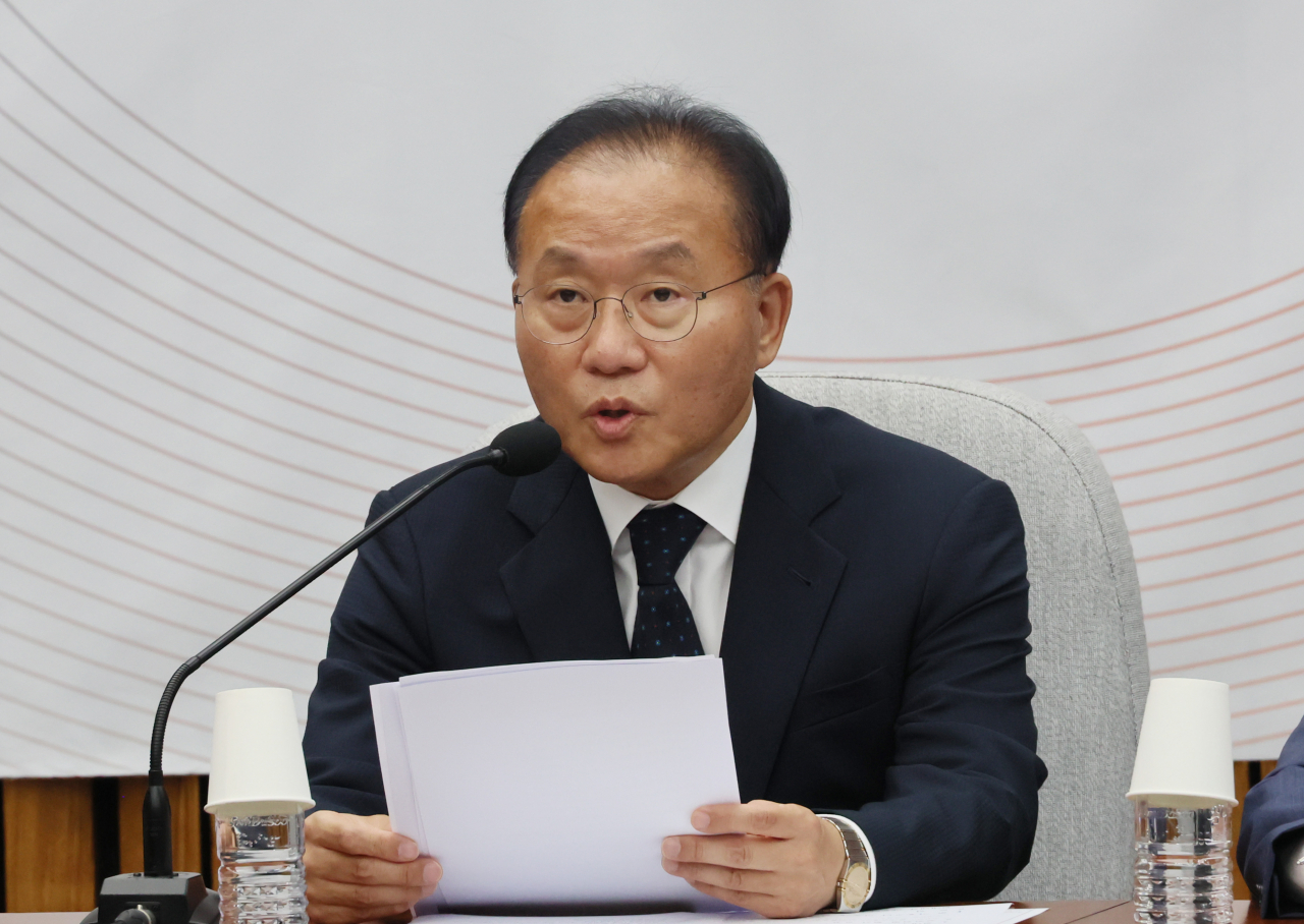 윤재옥 국민의힘 원내대표가 12일 국회에서 열린 원내대책회의에서 발언하고 있다. [연합]