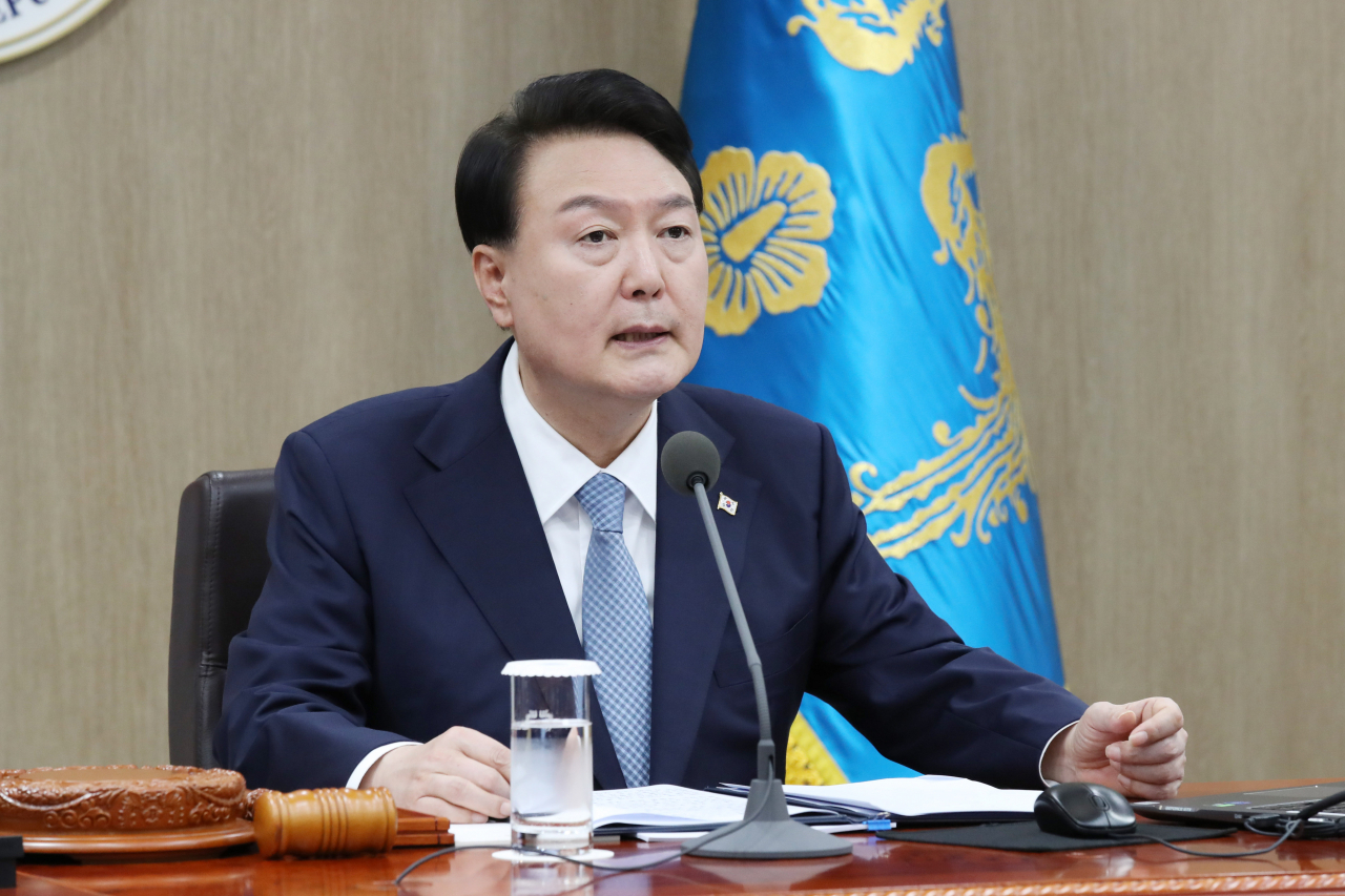 윤석열 대통령이 12일 서울 용산 대통령실 청사에서 국무회의를 주재하고 있다. [연합]
