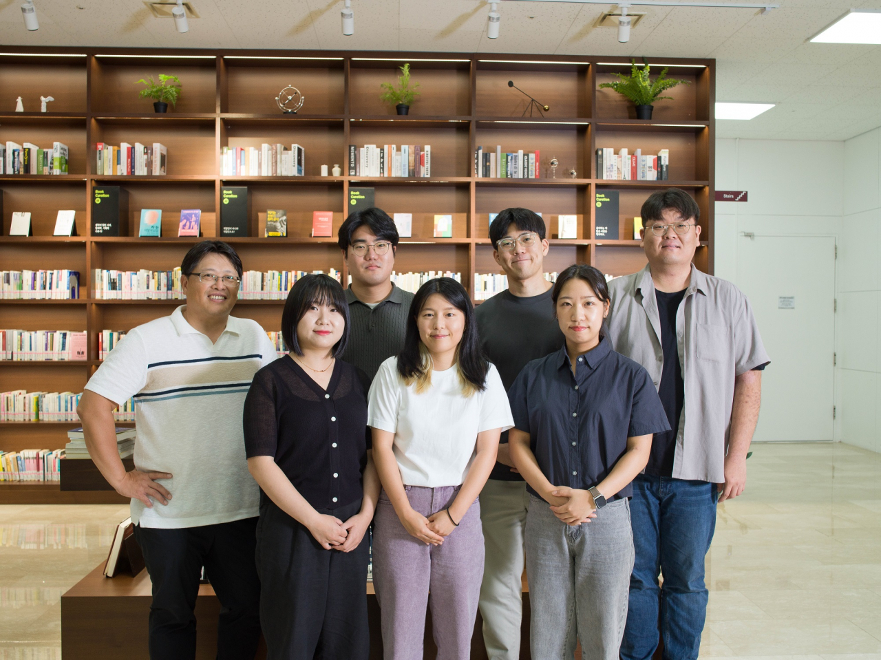 이번 연구를 수행한 UNIST 연구진. 유자형(윗줄 왼쪽부터) 교수, 김상필 연구원, 김도현 연구원, 홍성호 연구원, 심유정(아랫줄 왼쪽부터) 연구원, 이재은 연구원, 박가은 연구원.[UNIST 제공]